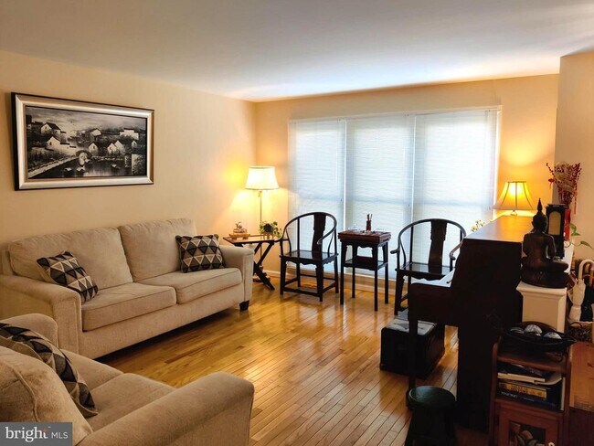 Foto del edificio - 7212 Burton Hill Ct