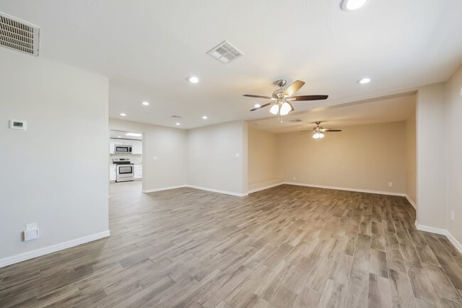 Building Photo - 7407 W Desert Cove Ave