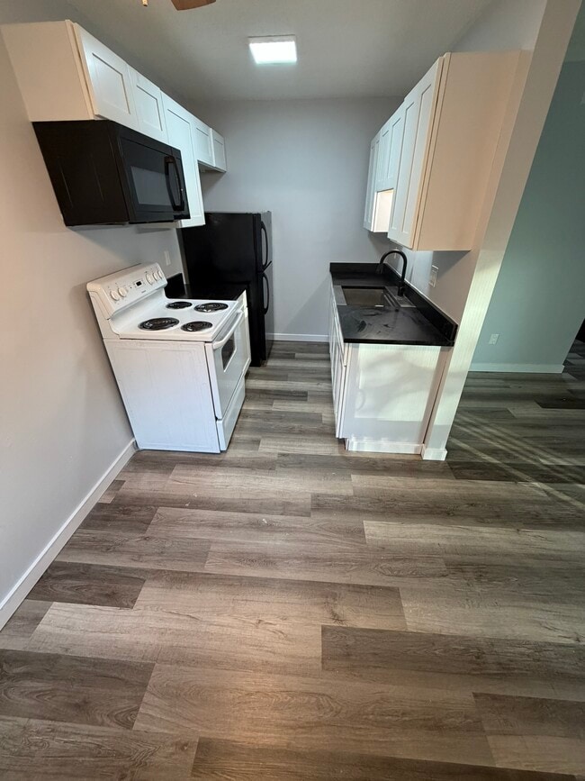 Kitchen - 1003 Cherokee St