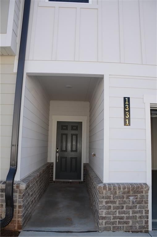 Foto del edificio - 1331 Pt Pl Dr