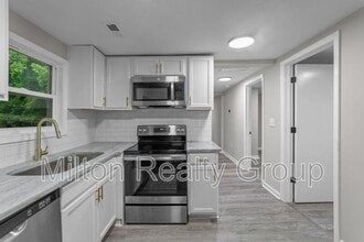 Building Photo - 602 Ross Rd