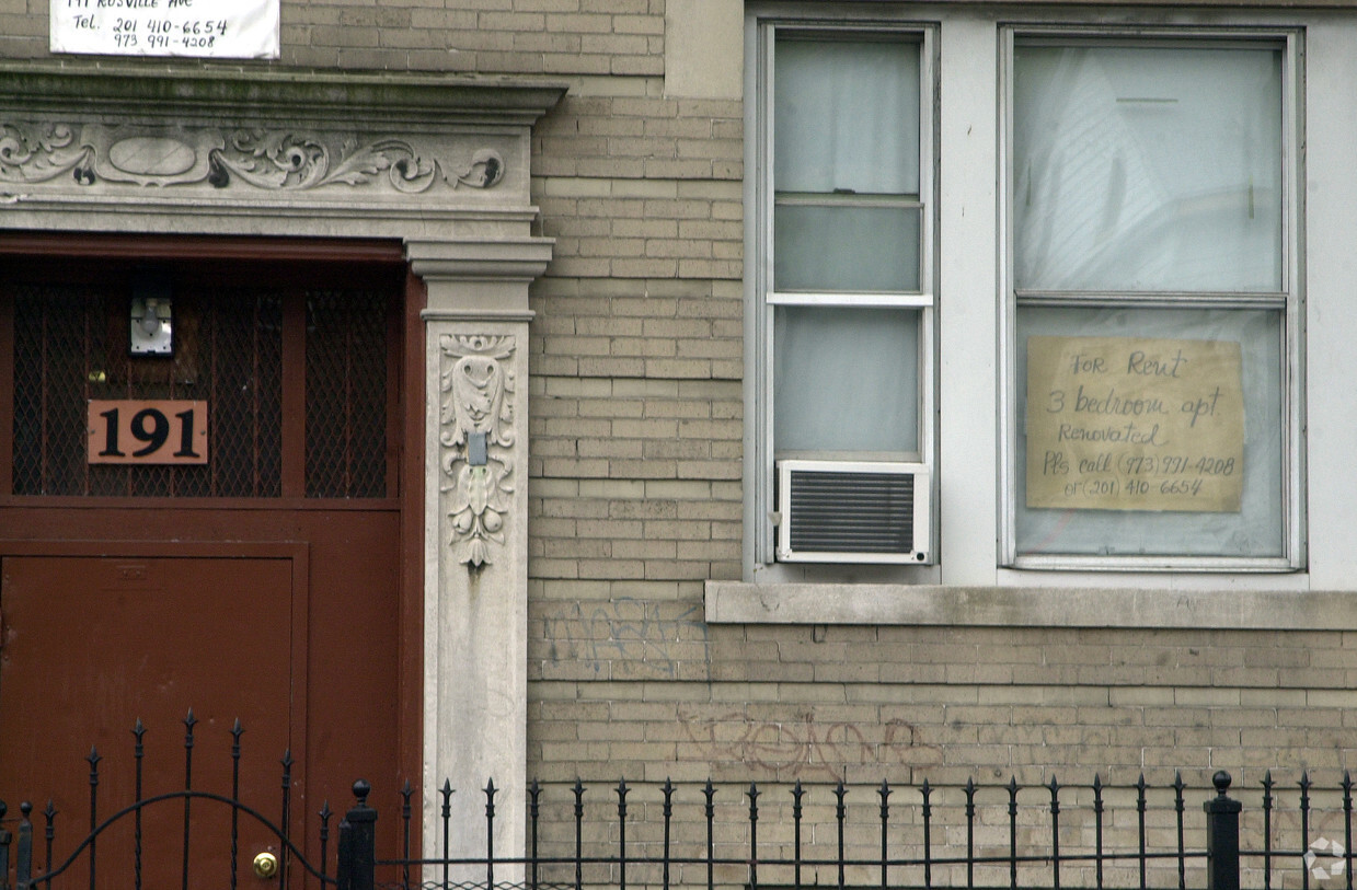 Foto del edificio - 191-193 Roseville Ave