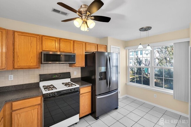 Building Photo - 63 Giera Ct