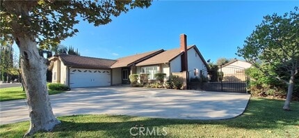 Building Photo - 1704 Hampshire Ct