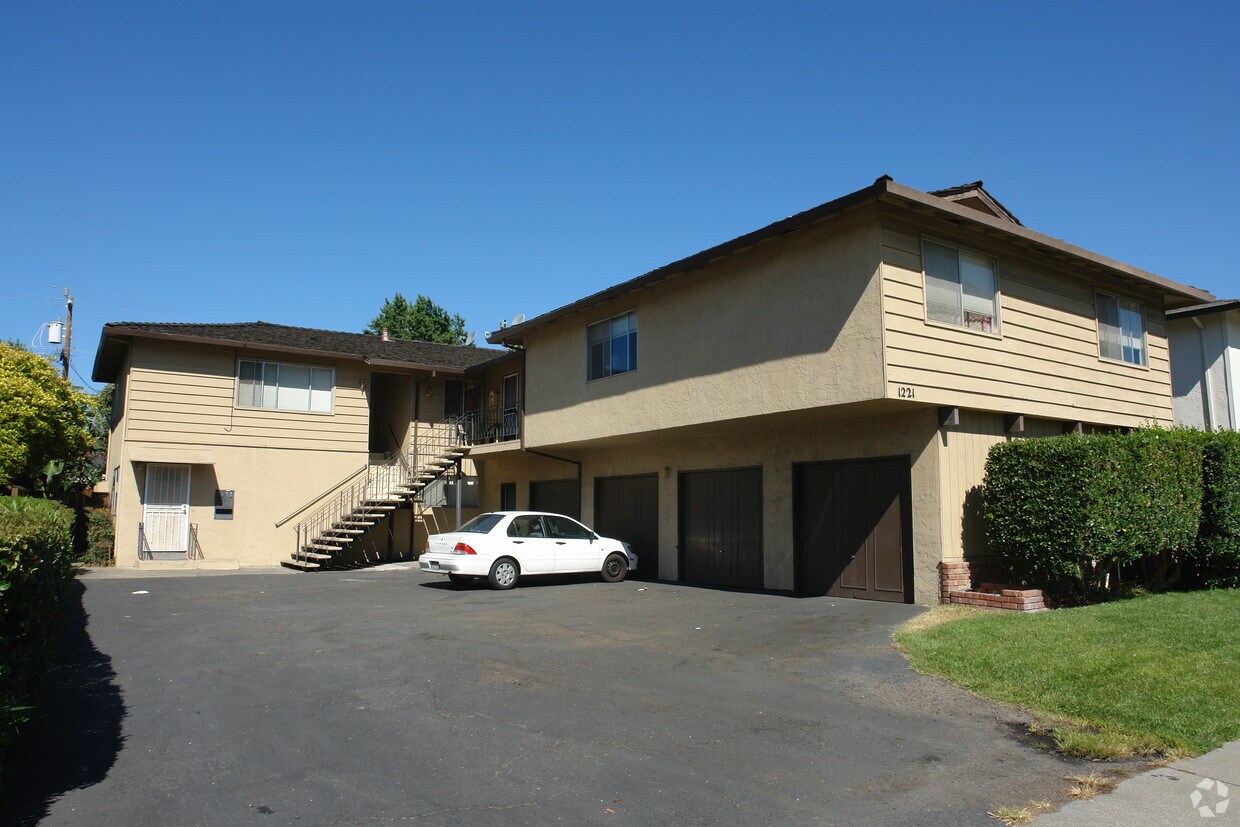 Primary Photo - 1221 Francisco Ave