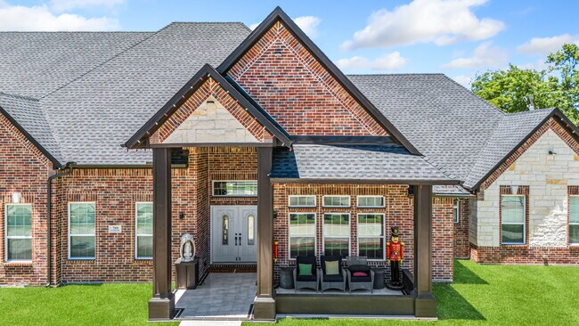 Building Photo - 705 E Oates Rd