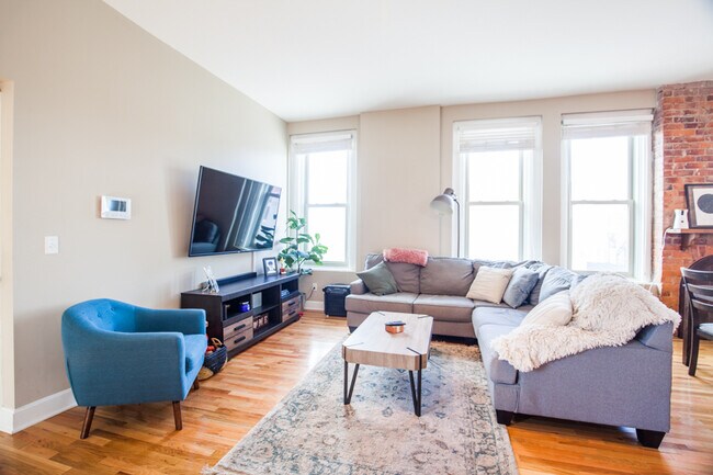 Foto del edificio - 719 E McMillan St