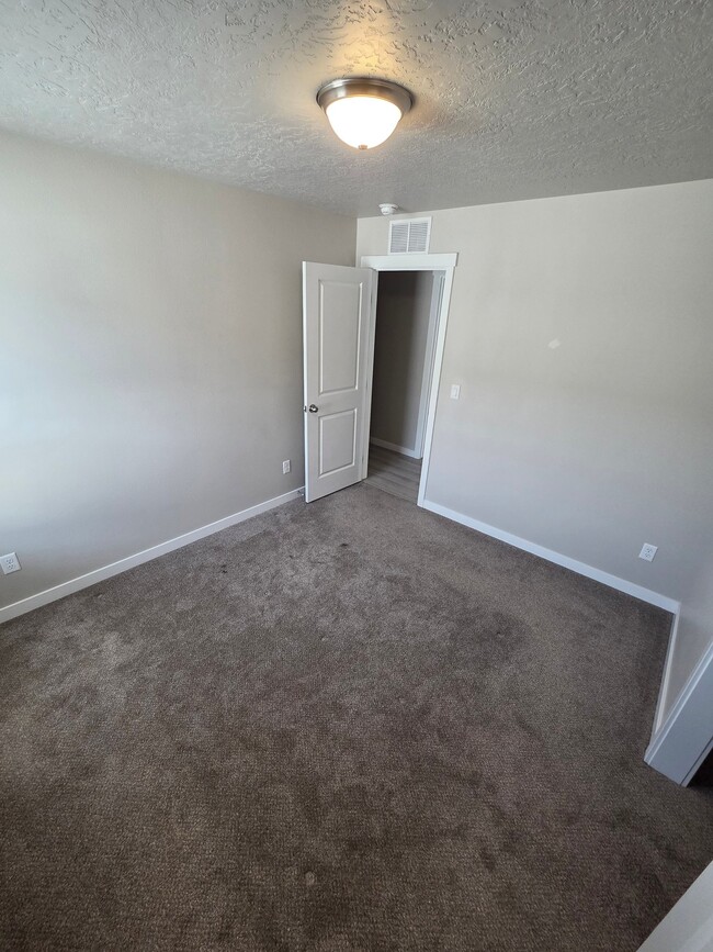 Building Photo - 17649 Desert Rdg Ave