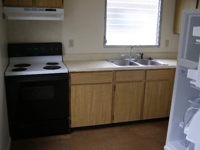 Building Photo - 1748 Huli St