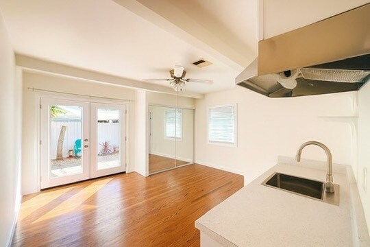 Primary Photo - 18902 Victory Blvd