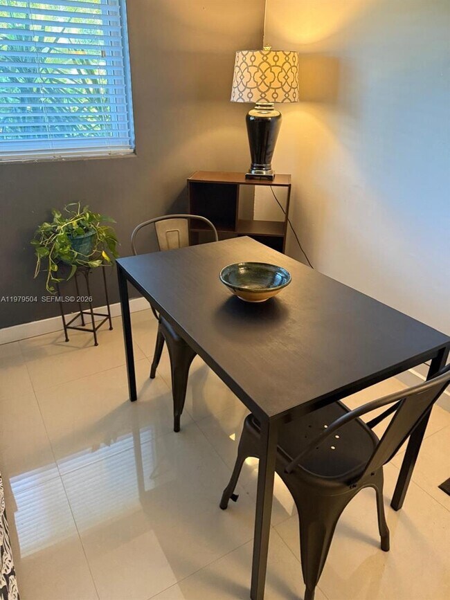 Foto del edificio - 2030 NE 185th Terrace