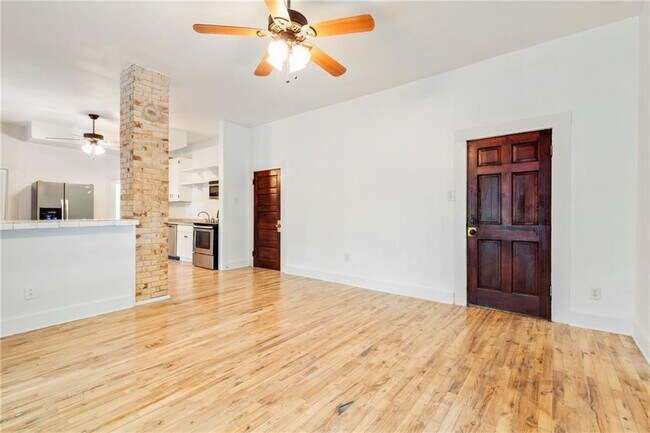 Building Photo - 106 S Ave A