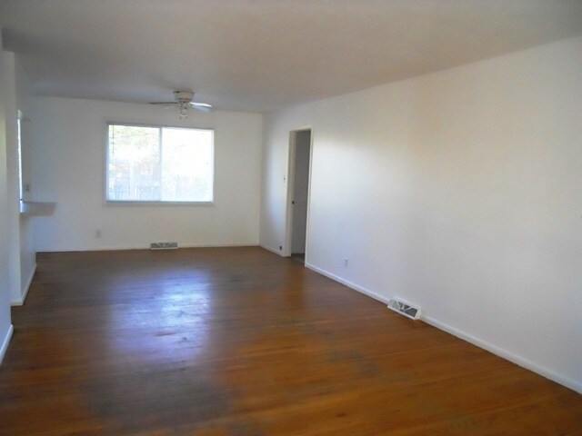 Foto del edificio - Pre lease July 2026!!  Great House in Sout...