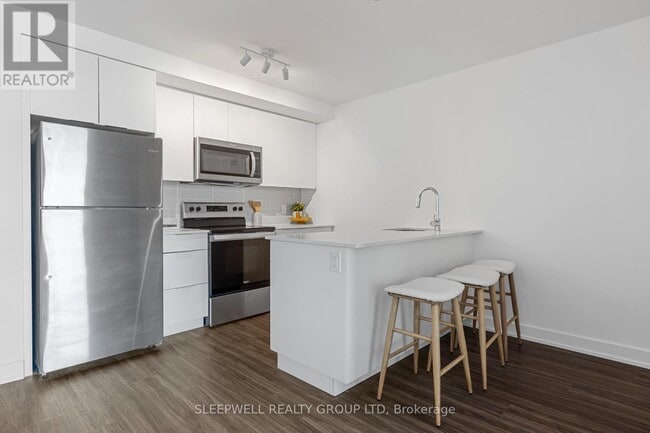 Building Photo - 1354 Carling Ave