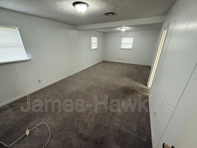 Foto del edificio - 1531 Midway St