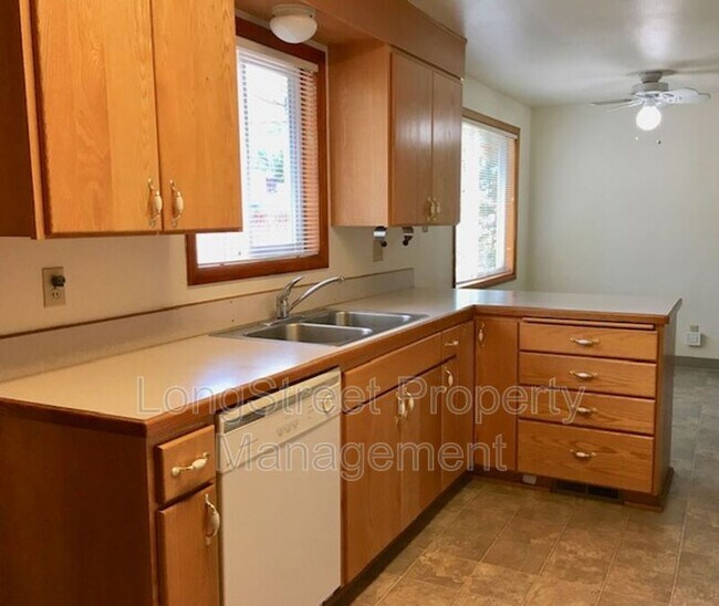 Foto del edificio - 2050 NW Garfield Ave