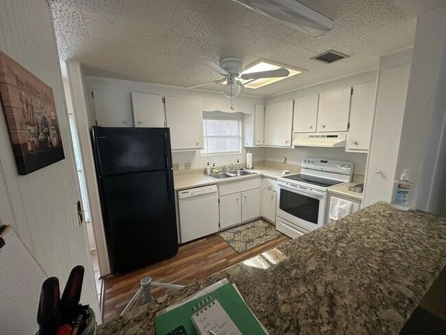 Building Photo - 55 and over 2 bed 2 bath home in Lake Mary! ** Move in Special $500 off your first months rent**