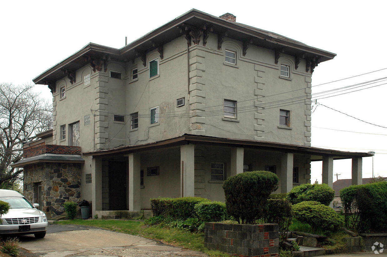 Primary Photo - 609 N 43rd St