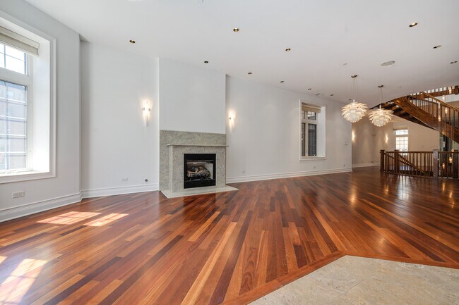 Foto del edificio - 550 W Oakdale Ave