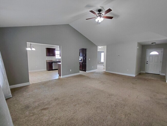 Building Photo - 137 Creek View Dr