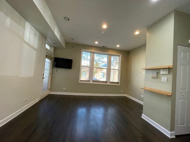 Building Photo - 2010 N Spaulding Ave