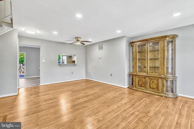 Building Photo - 10266 Brookstone Ct