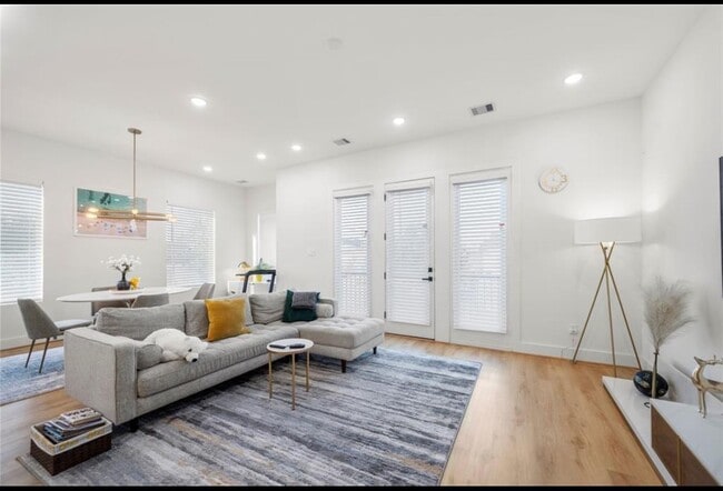 Foto del edificio - 2902 Rosalie St