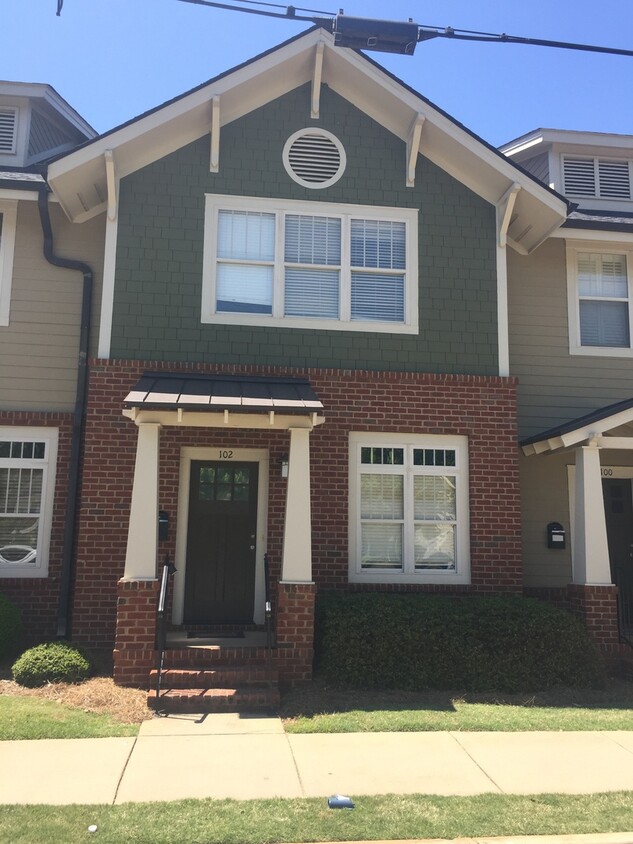 Foto principal - Greenville - 2BD/2.5BA, 1300SF