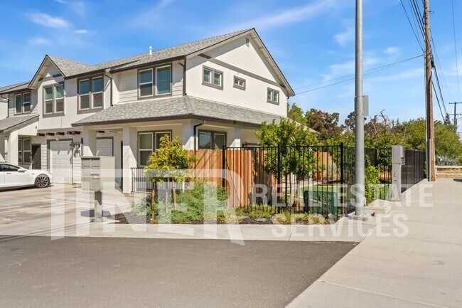 Building Photo - Newer Build 3 Bedroom Home