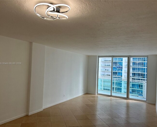 Foto del edificio - 3001 S Ocean Dr