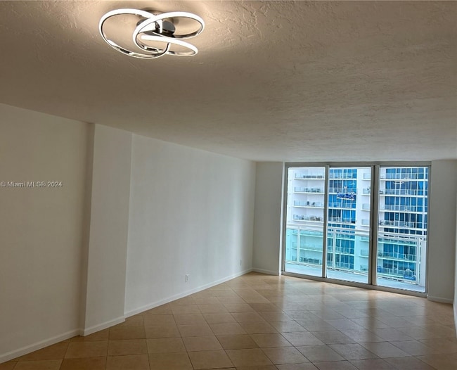 Building Photo - 3001 S Ocean Dr