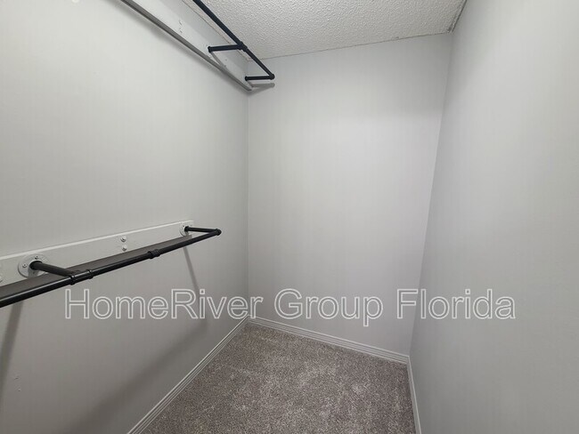 Building Photo - 443 Panagra Ln