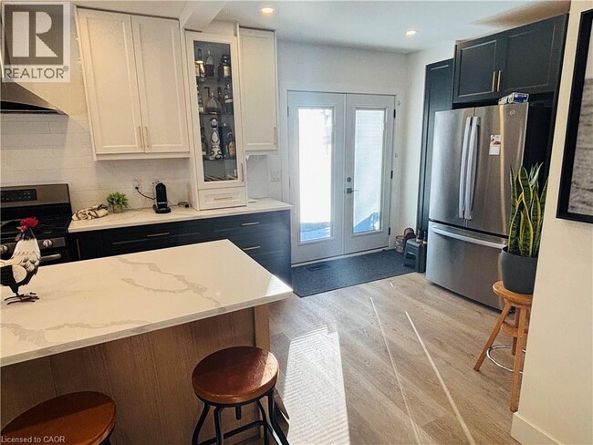 Building Photo - 31 Weir St S