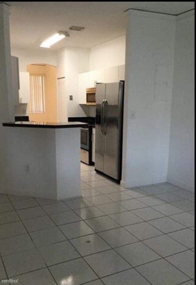 Building Photo - 3 br, 2.5 bath  - 8220 NW 10th St Apt 8