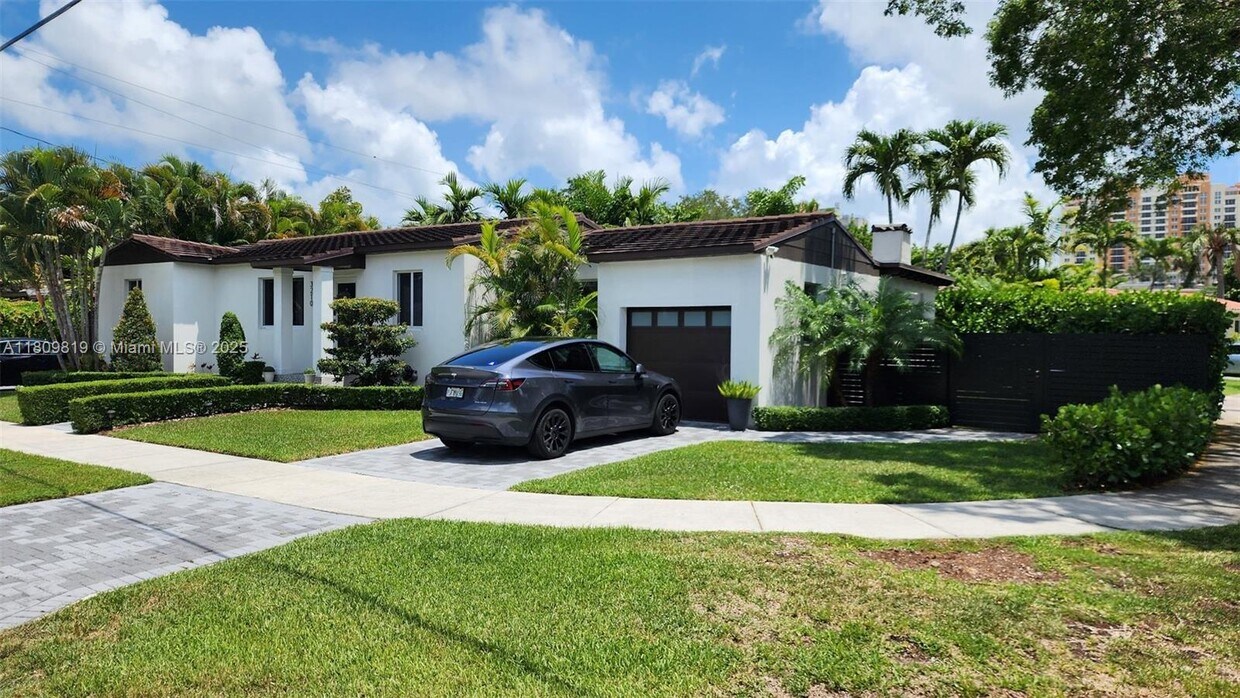 Foto principal - 3210 SW 19th Ter