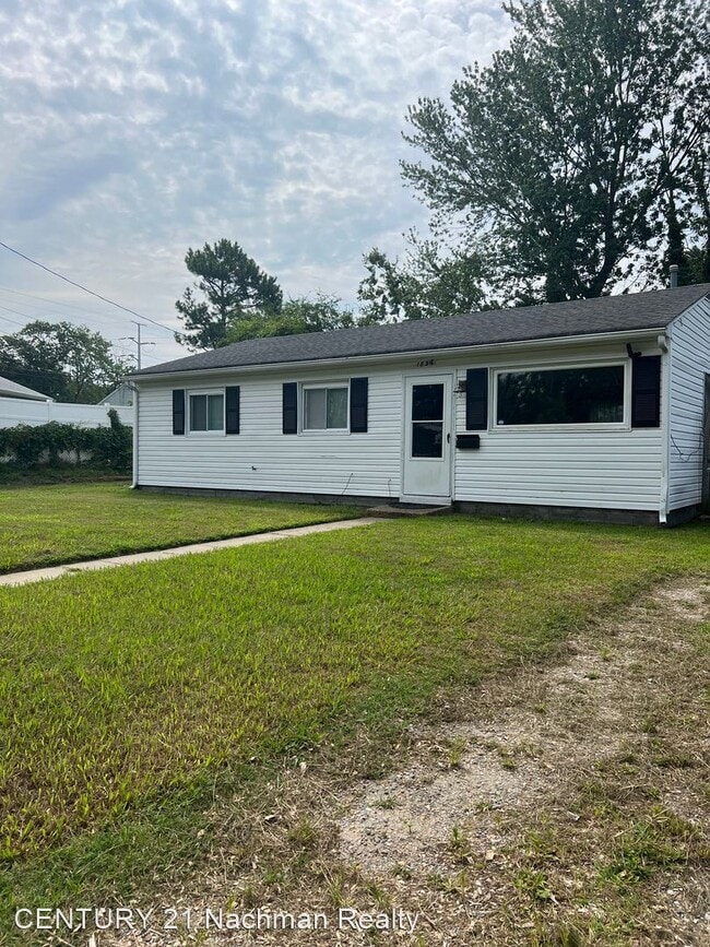 Building Photo - 3 br, 1 bath House - 1834 Moger Drive