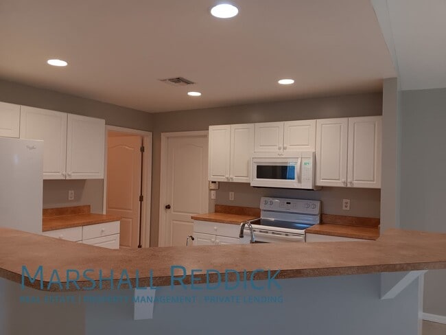 Building Photo - Best Priced 3 bedroom 2 bath 2 car garage ...