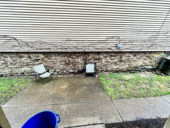 Building Photo - 310 - 208/210 Maple Terrace