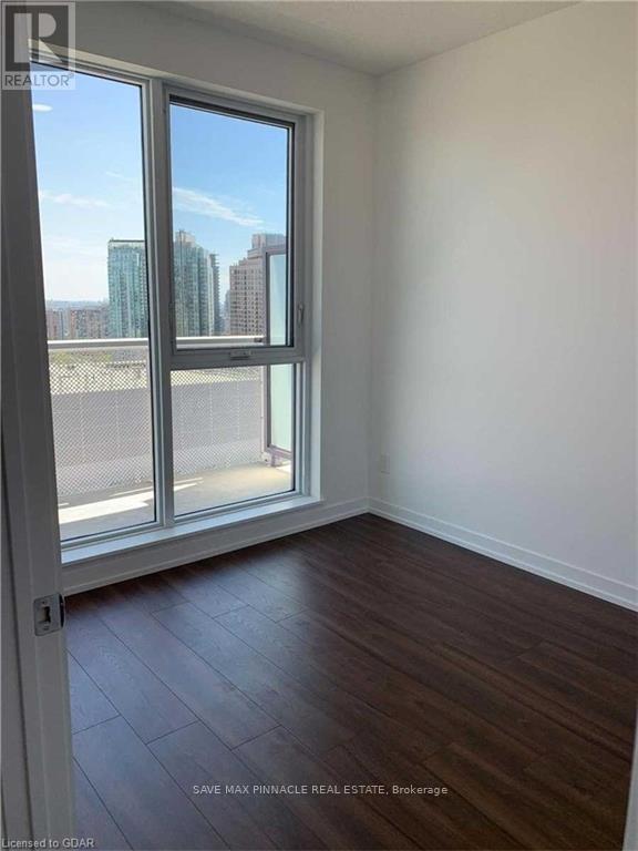 Photo du bâtiment - 4065-4065 Confederation Pkwy