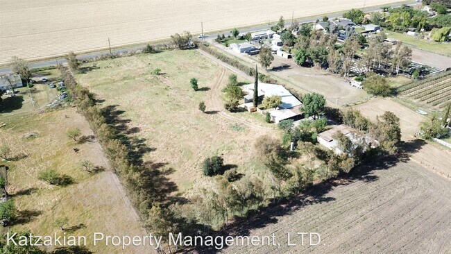 Foto del edificio - 3 br, 2 bath House - 2001 E. Eight Mile Rd.