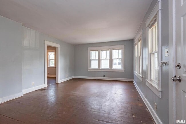 Building Photo - 204 S Clark St