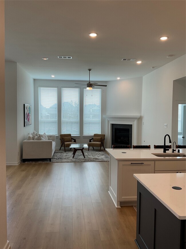 Building Photo - 24823 Hibiscus Gdn Wy