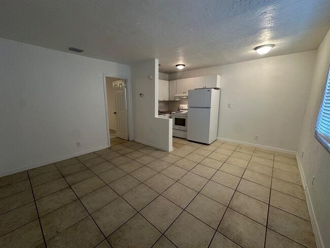 Building Photo - 3791 Riverside Dr
