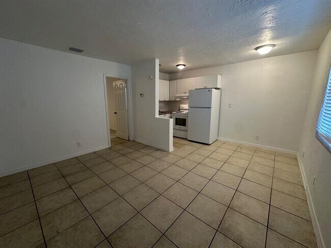 Foto del edificio - 3791 Riverside Dr