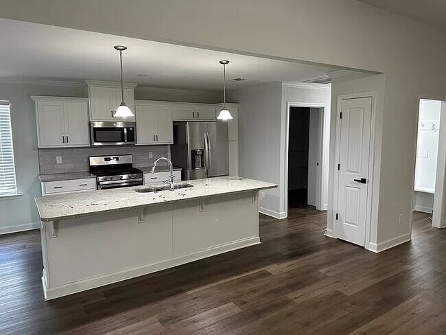 Foto del edificio - 7266 Hanford Dr