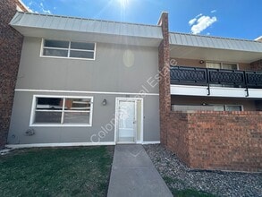 Building Photo - 1400 Fairway Terrace
