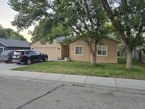 Building Photo - 2778 E Mokena Dr