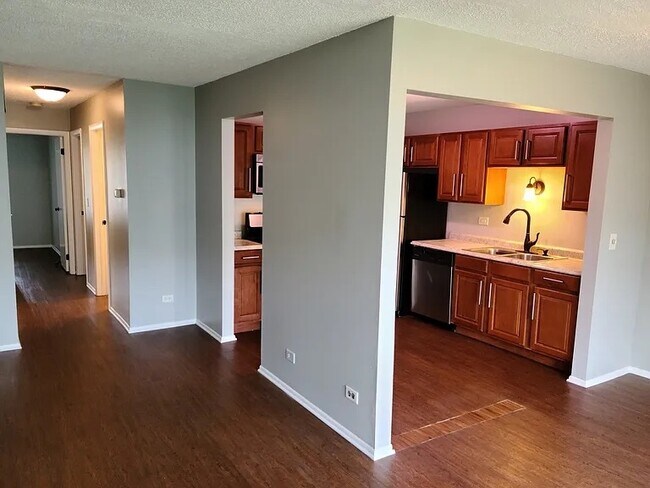 Foto del edificio - 221 Hawthorne Ct