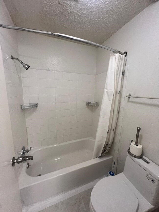 Foto del edificio - 6843 Greenway Chase St