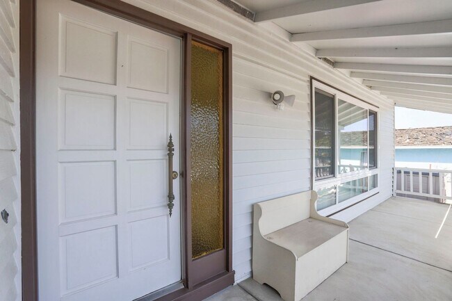 Foto del edificio - 4BR/3BA Tri-Level Home with Yard & 2-Car Garage | Foster City | YouTube Tour